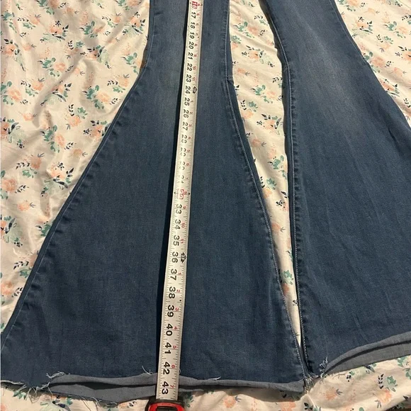 We The Free Jeans 29 Womens Light Wash High Rise Flare Bell
Bottom Size 25 - Picture 12 of 13